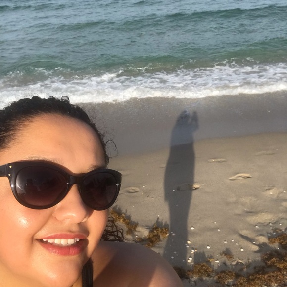 Meet your Posher, Claudia - Picture 1 of 1